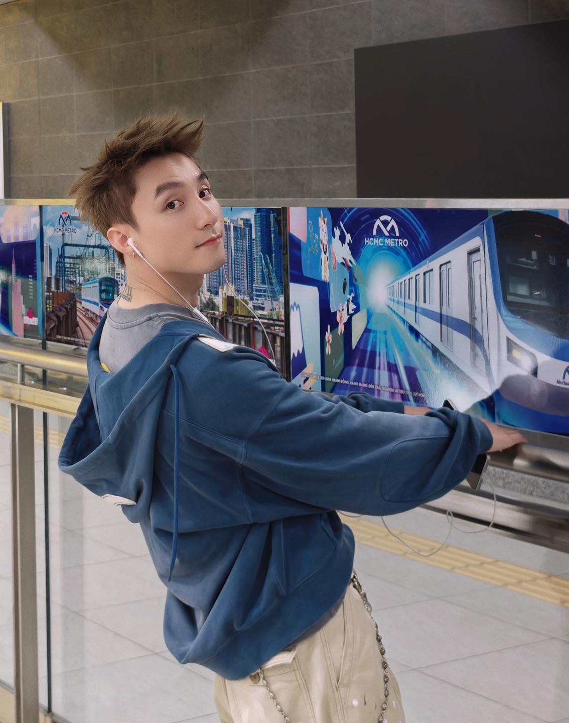 Ca sĩ Việt duy nhất lọt top 100 gương mặt đẹp nhất châu Á: Thủ khoa đầu vào Nhạc viện TP.HCM, được Bộ VH-TT&DL vinh danh- Ảnh 3. Ca sĩ Việt duy nhất lọt top 100 gương mặt đẹp nhất châu Á: Thủ khoa đầu vào Nhạc viện TP.HCM, được Bộ VH-TT&DL vinh danh- Ảnh 3.