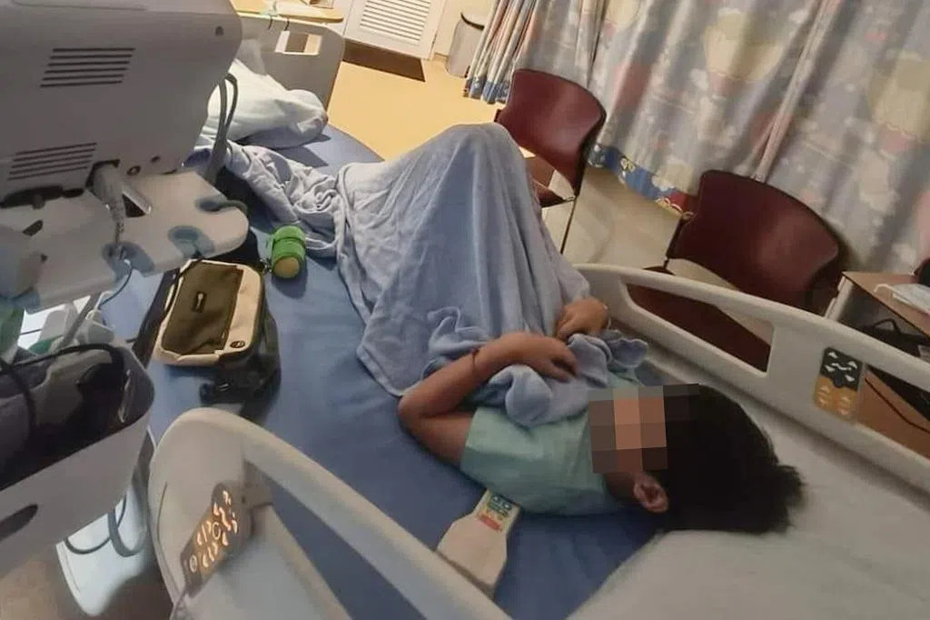 Be-trai-11-tuoi-phai-cat-bo-tinh-hoan-vi-bo-qua-cam-giac-nay-suot-1-tuan-bac-si-xoan-900-do-khong-ki