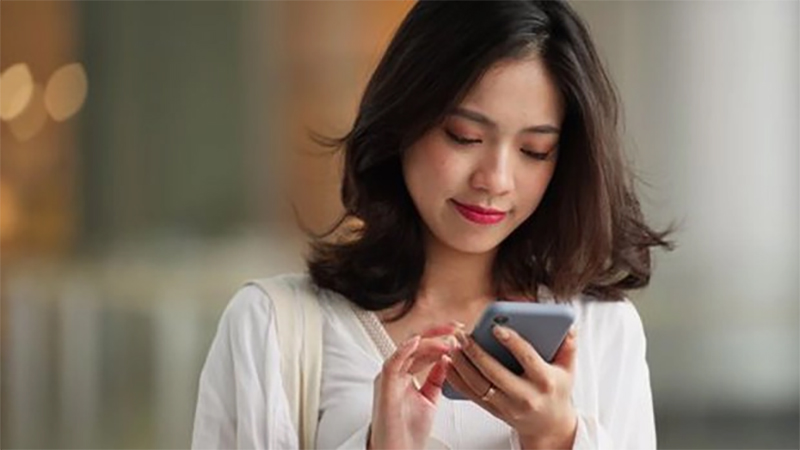 Thường xuyên có 3 hành động này khi nghe điện thoại là biểu hiện của EQ thấp