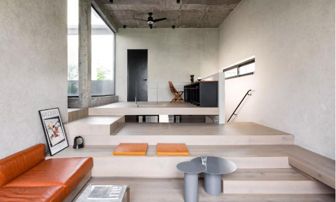 Không gian phòng khách kết nối với phòng làm việc thoáng đãng