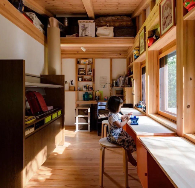 Bên trong căn nhà 