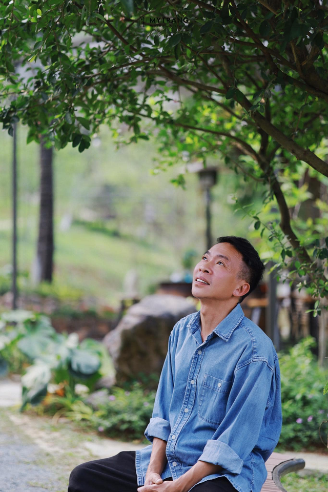 Cơ ngơi 10.000m2 của “ông hoàng nhạc đỏ” lẻ bóng ở tuổi U60