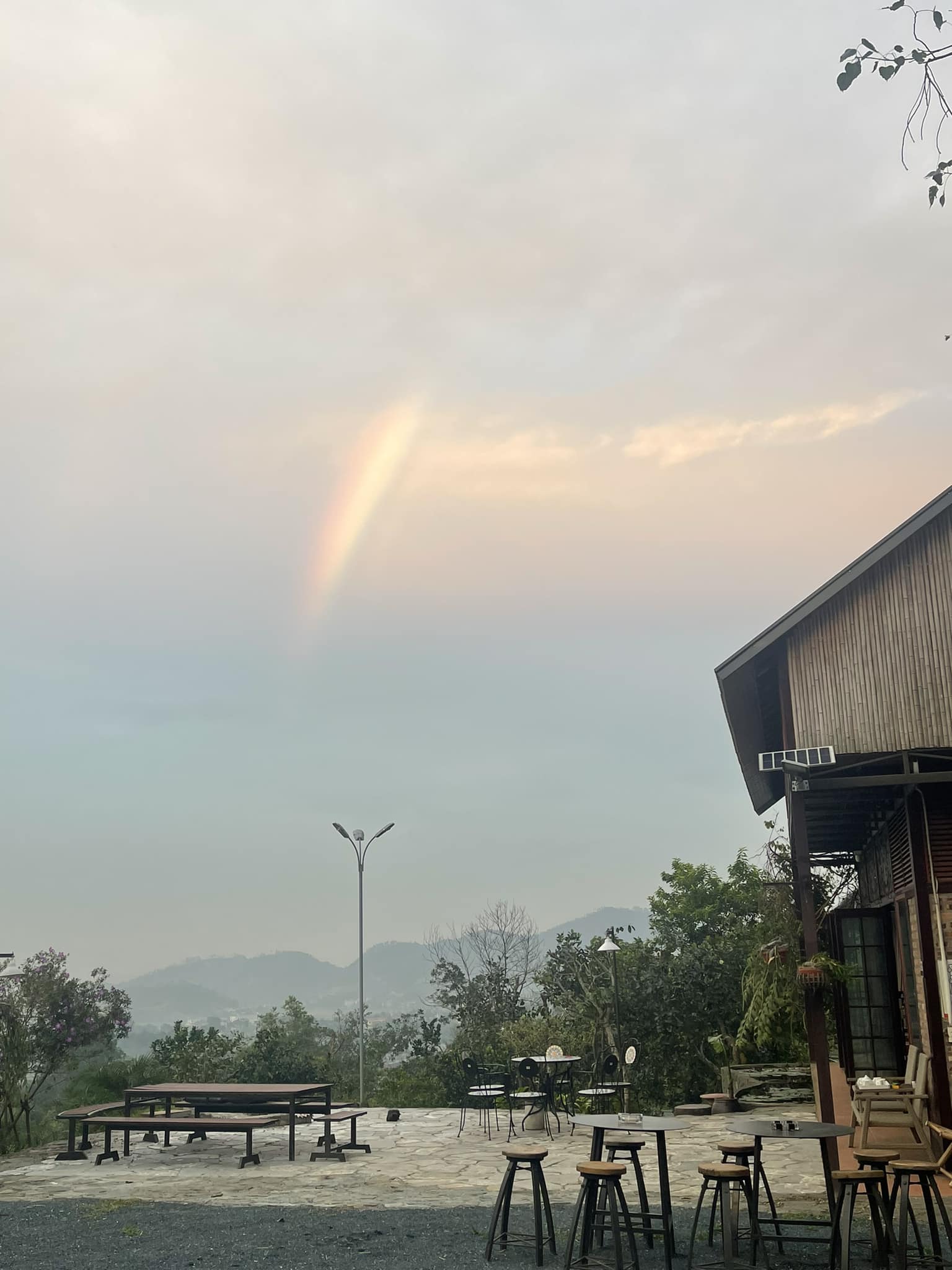 Cơ ngơi 10.000m2 của “ông hoàng nhạc đỏ” lẻ bóng ở tuổi U60