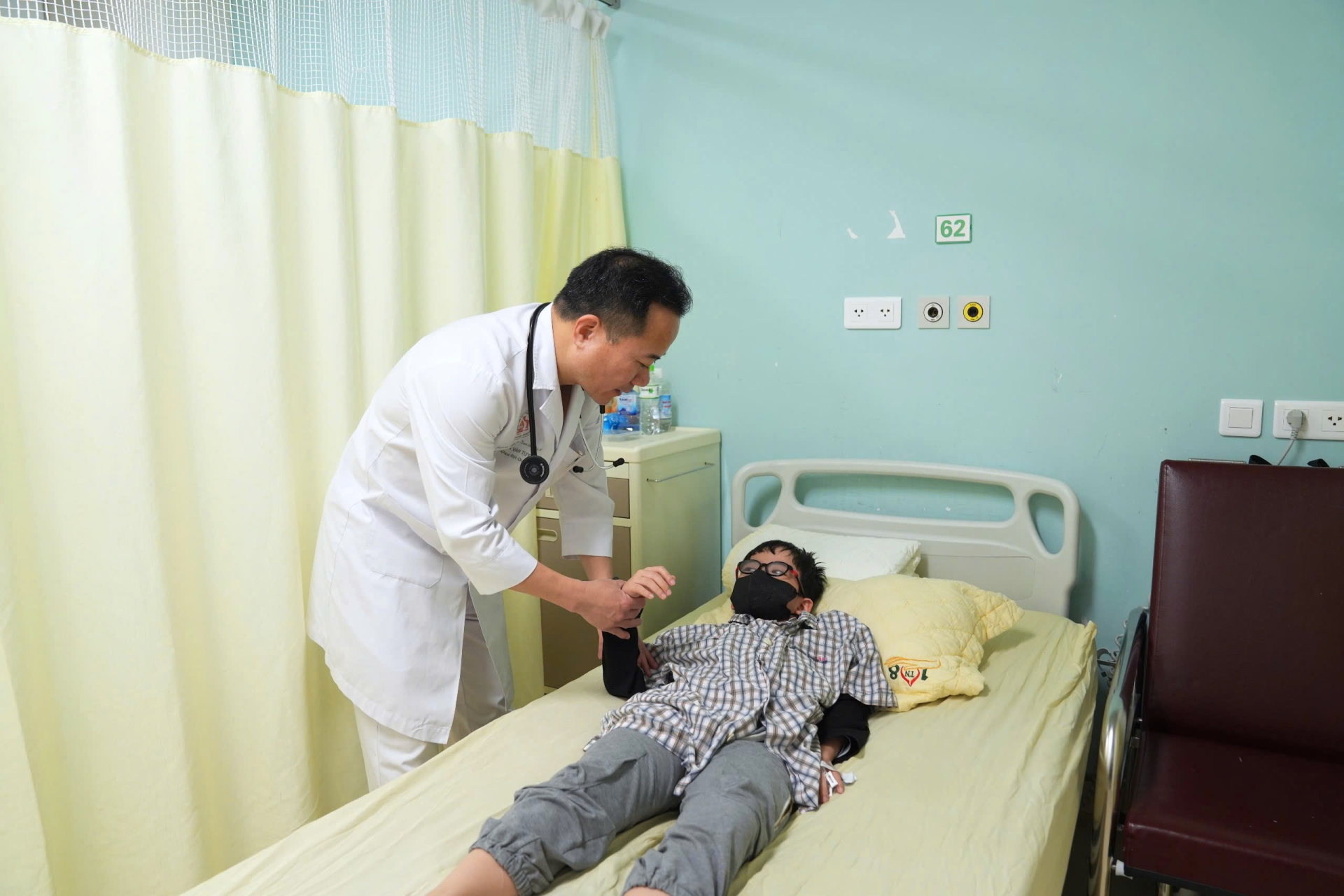 Em bé 8 tuổi đang học ở lớp thì bị nhồi máu não: Bác sĩ nhấn mạnh 