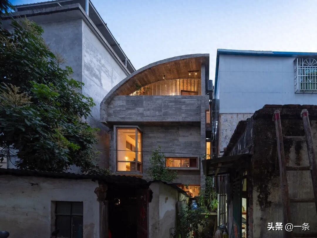 Căn nhà nổi bật tại khu phố cổ với kiến trúc độc đáo