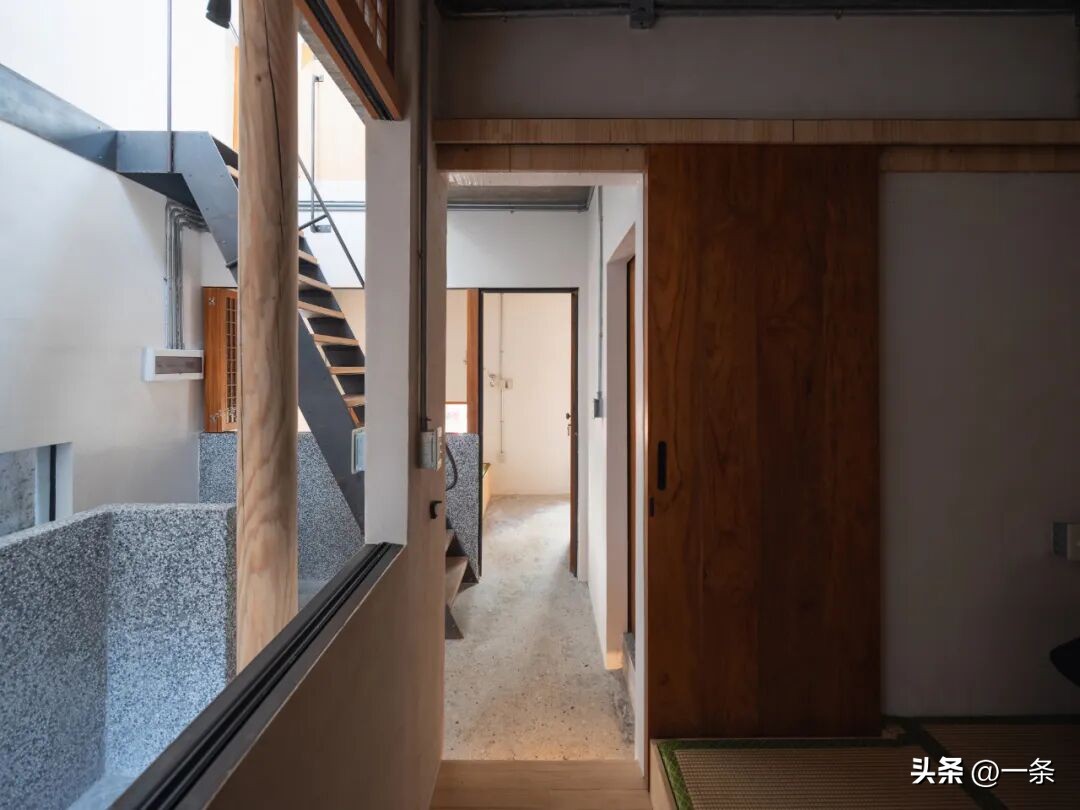 Thừa kế nhà 44m2 phố cổ, người phụ nữ cải tạo thành không gian sống cho gia đình 3 thế hệ: Nhỏ nhưng chứa điều “quý hơn vàng”