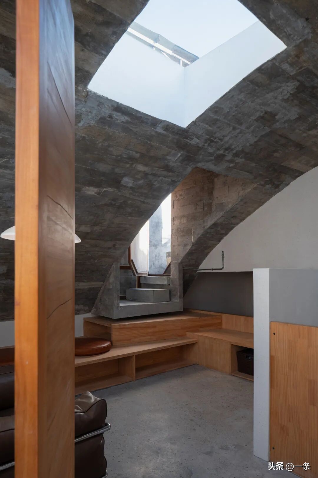 Thừa kế nhà 44m2 phố cổ, người phụ nữ cải tạo thành không gian sống cho gia đình 3 thế hệ: Nhỏ nhưng chứa điều “quý hơn vàng”