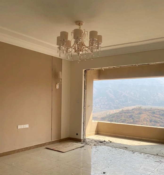 Bên trong ngôi nhà