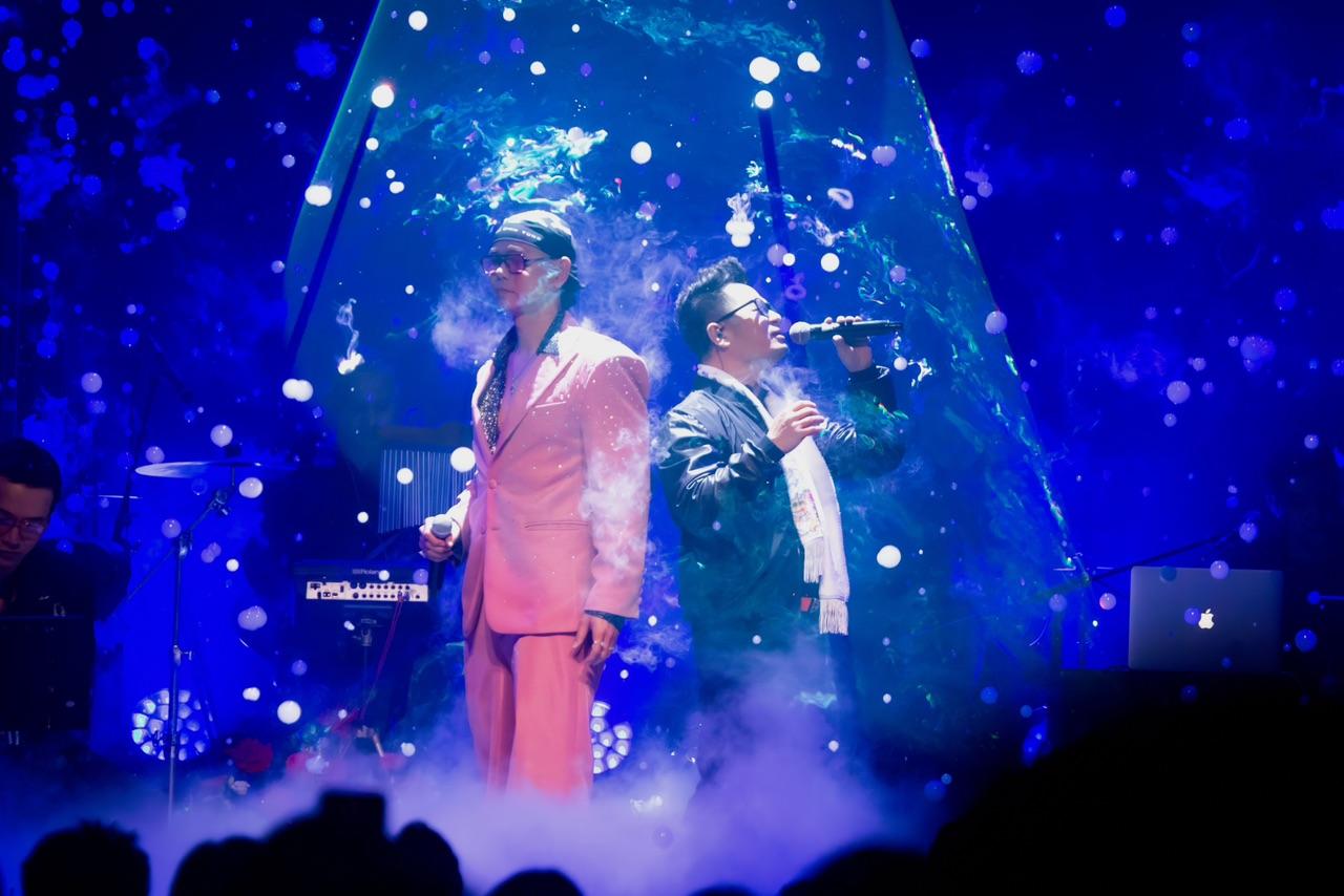 Nam ca sĩ nổi tiếng “chơi lớn”, mời loạt Anh tài hội ngộ trong liveshow, “trả cát-xê” bằng kim cương ngay trên sân khấu