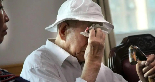 Tôi có gần 3 tỷ đồng tiết kiệm, lương hưu 15 triệu đồng/tháng nhưng vẫn sống cơ cực, chỉ vì đi sai 2 bước sau tuổi 60