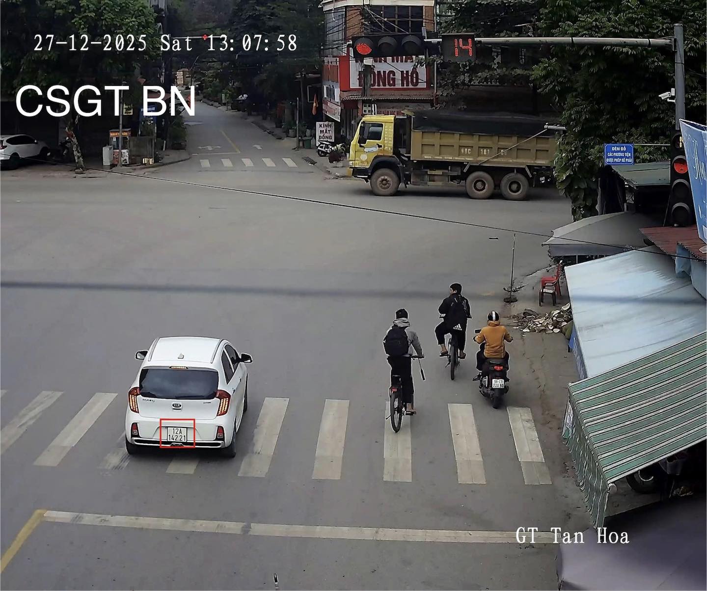 Ô tô vượt đèn đỏ. Ảnh: Phòng CSGT Công an tỉnh Bắc Ninh