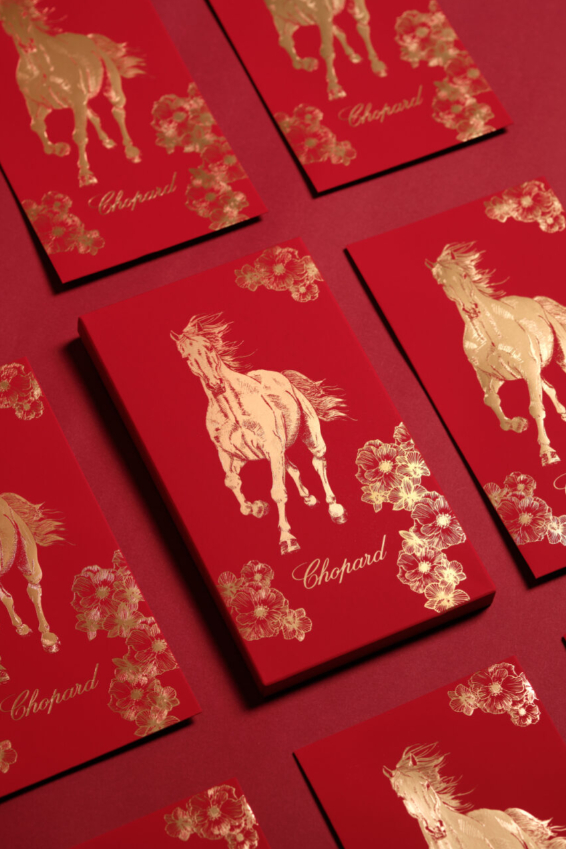 Những bao lì xì thể hiện sự xa xỉ của các ông lớn ngành thời trang: CHOPARD, RIMOWA,... đỏ như son, nhìn LOEWE mới thật sự bất ngờ