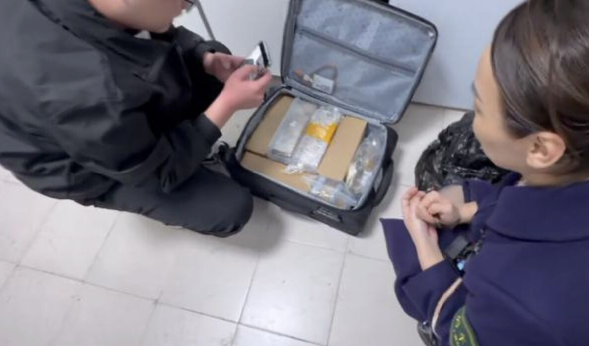 Trưởng tàu Ngô Gia Văn phát hiện vali chứa đầy vàng