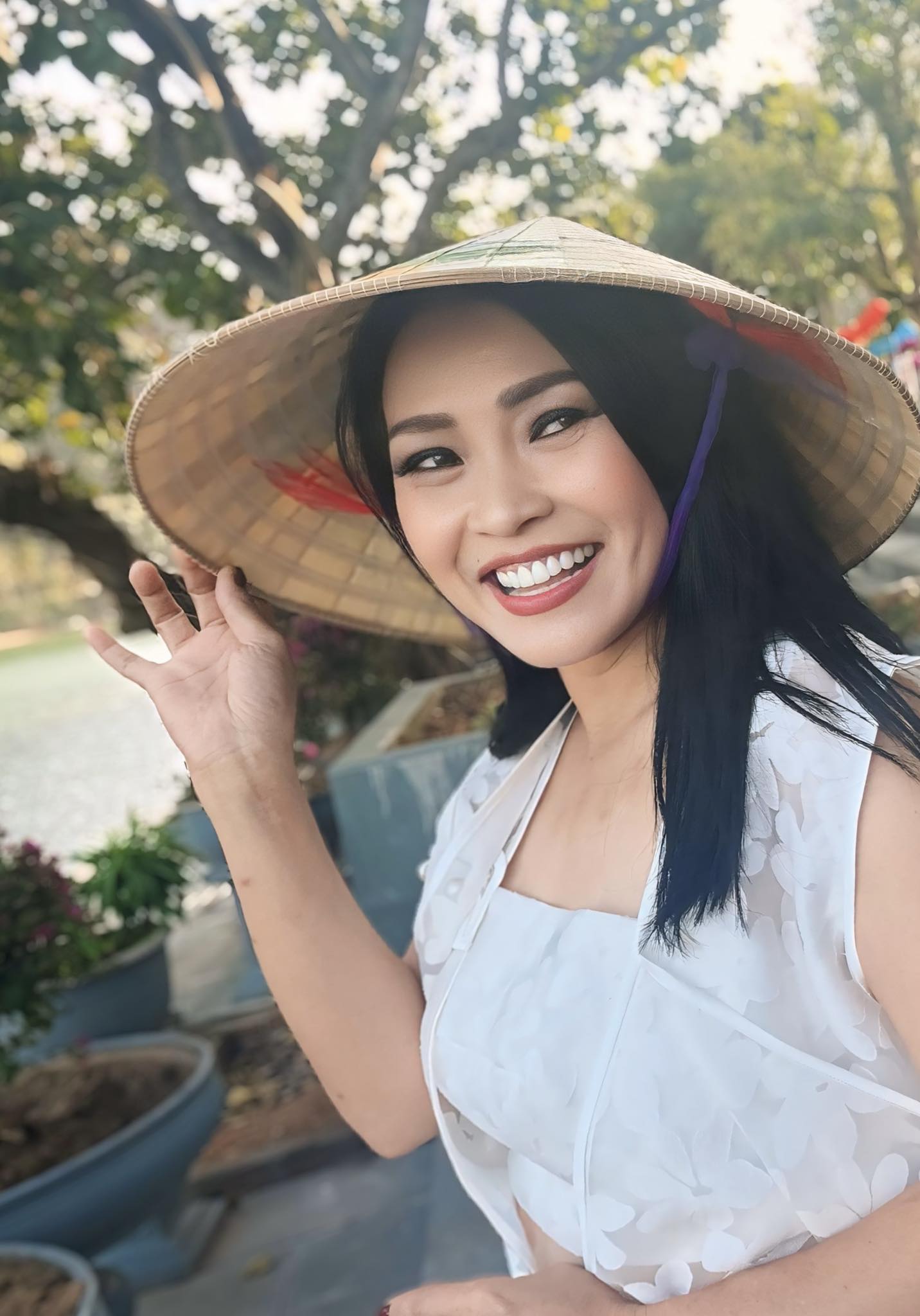 Nữ ca sĩ nổi tiếng vẫn rạng rỡ trẻ trung ở tuổi U55