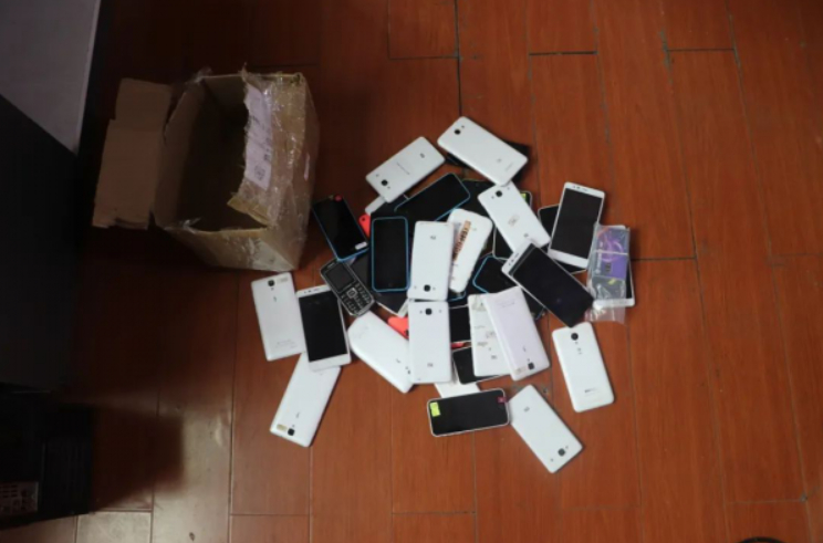 Kiểm tra đột xuất 1 khách sạn, phát hiện 40 máy tính và 100 điện thoại hoạt động 24/7, phanh phui đường dây lừa đảo hơn 38 tỷ đồng