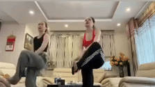 Cách ly toàn xã hội: Chi Pu mở phòng gym tại gia, tạo xu hướng nhảy mới