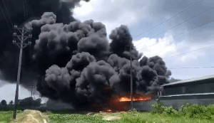 Cháy lớn tại khu công nghiệp ở Thanh Hóa, khói đen bốc cao hàng chục mét