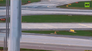 Phi công hạ cánh lỗi khiến máy bay Nga chìm trong biển lửa