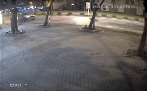 Phóng tốc độ kinh hoàng, ô tô tông thẳng vào xe gom rác