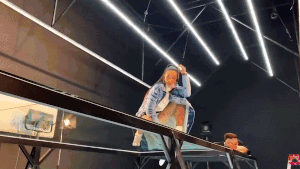 Sợ độ cao, H'Hen Niê vẫn thử thách bản thân với phần catwalk trên sàn kính