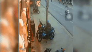 Thanh niên bẻ khóa, trộm xe Exciter nhanh như chớp ở Binh Dương