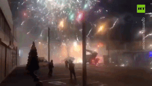 Thành phố Nga sáng rực trời vì cháy kho pháo hoa trong đêm