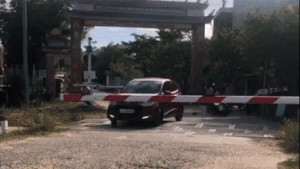 Toàn cảnh một vụ tàu hoả đâm ôtô cố tình sang đường