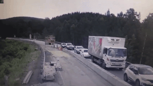 Xe tải mất phanh, 'cày nát' nhiều phương tiện phía trước