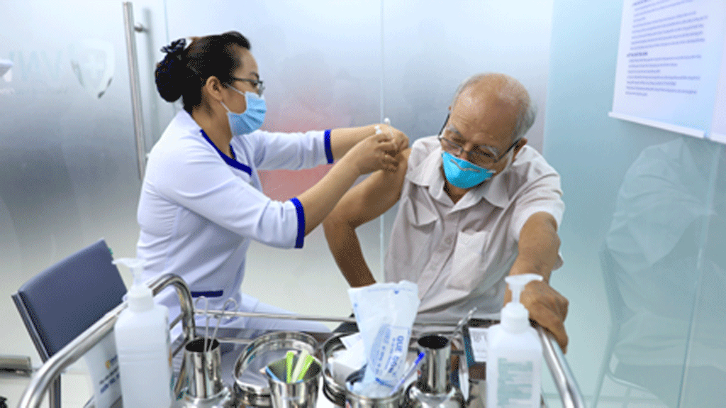 Vì sao vaccine cúm  và viêm phổi ở TP.HCM 'cháy hàng'?