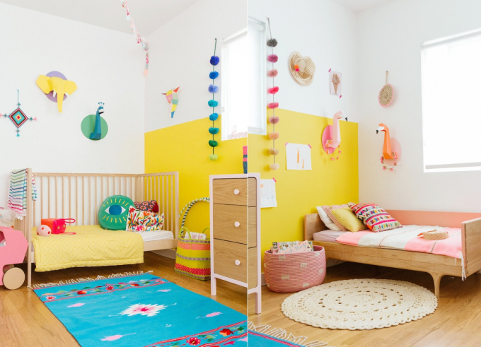   Chiếc giường ngủ gỗ tự nhiên mộc mạc với những đường cạnh bo tròn tạo sự an toàn cho bé nghỉ ngơi. Căn phòng được sử dụng lên phương án trang trí với những gam màu vàng, xanh nổi bật.  