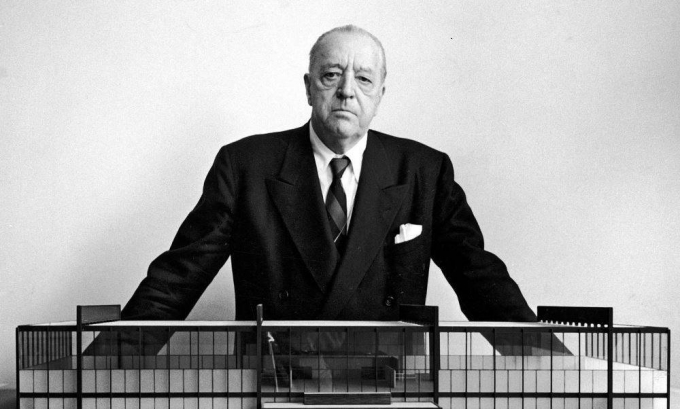   Chân dung “cha đẻ” của phong cách kiến trúc tối giản – Mies van der Rohe  