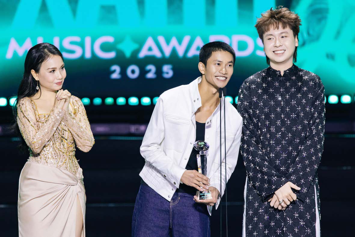 Tân binh Nguyễn Hùng với ca khúc Còn gì đẹp hơn đã xuất sắc rinh về 5 giải thưởng 