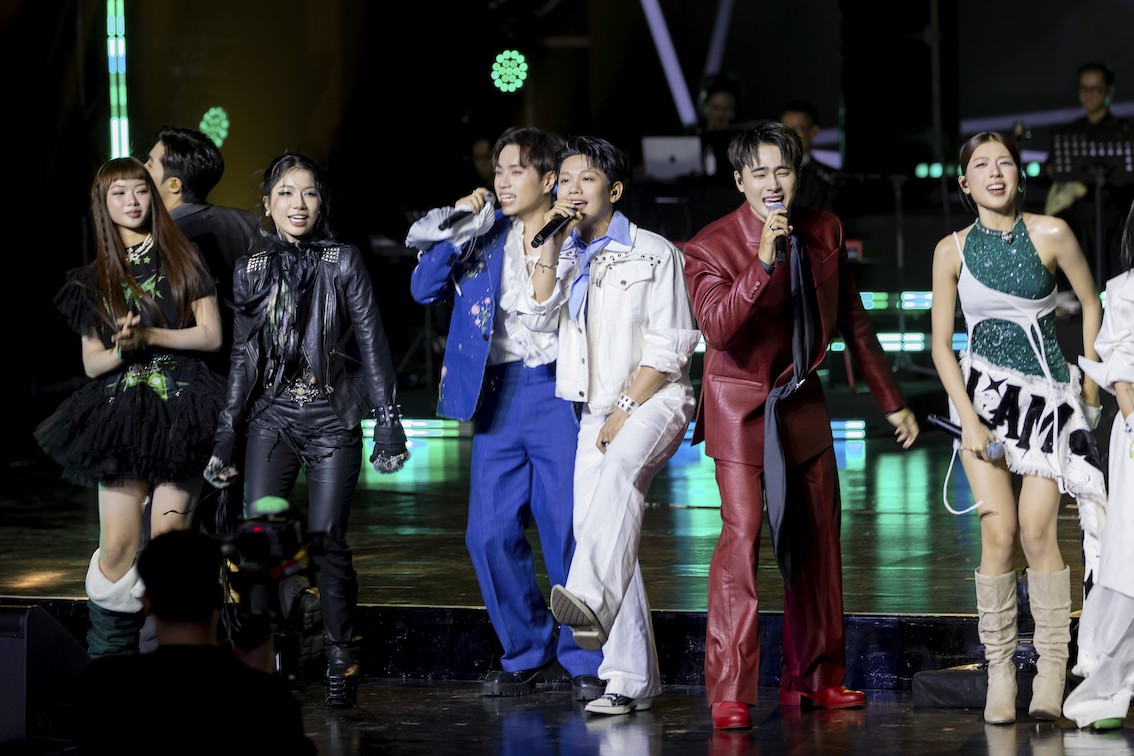 Các gương mặt của vũ trụ say hi nhận được sự hâm mộ nồng nhiệt của các khán giả trẻ