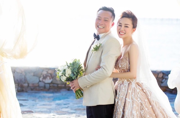 Vy Oanh được sự hậu thuẩn lớn từ chồng chị , một doanh nhân thành đạt 