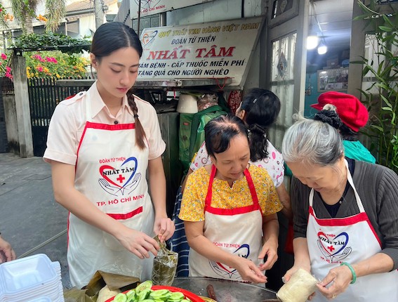 Lương Thuỳ Linh tham gia hoạt động ý nghĩa cuối năm