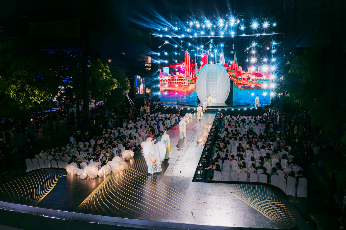 Lễ hội áo dài thu hút sự quan tâm của đông đảo khán giả và du khách