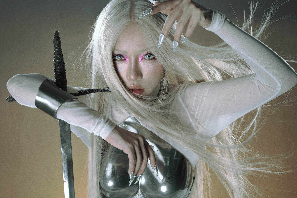 Phùng Khánh Linh được yêu thích bởi tài năng sáng tác và biểu diễn đa năng