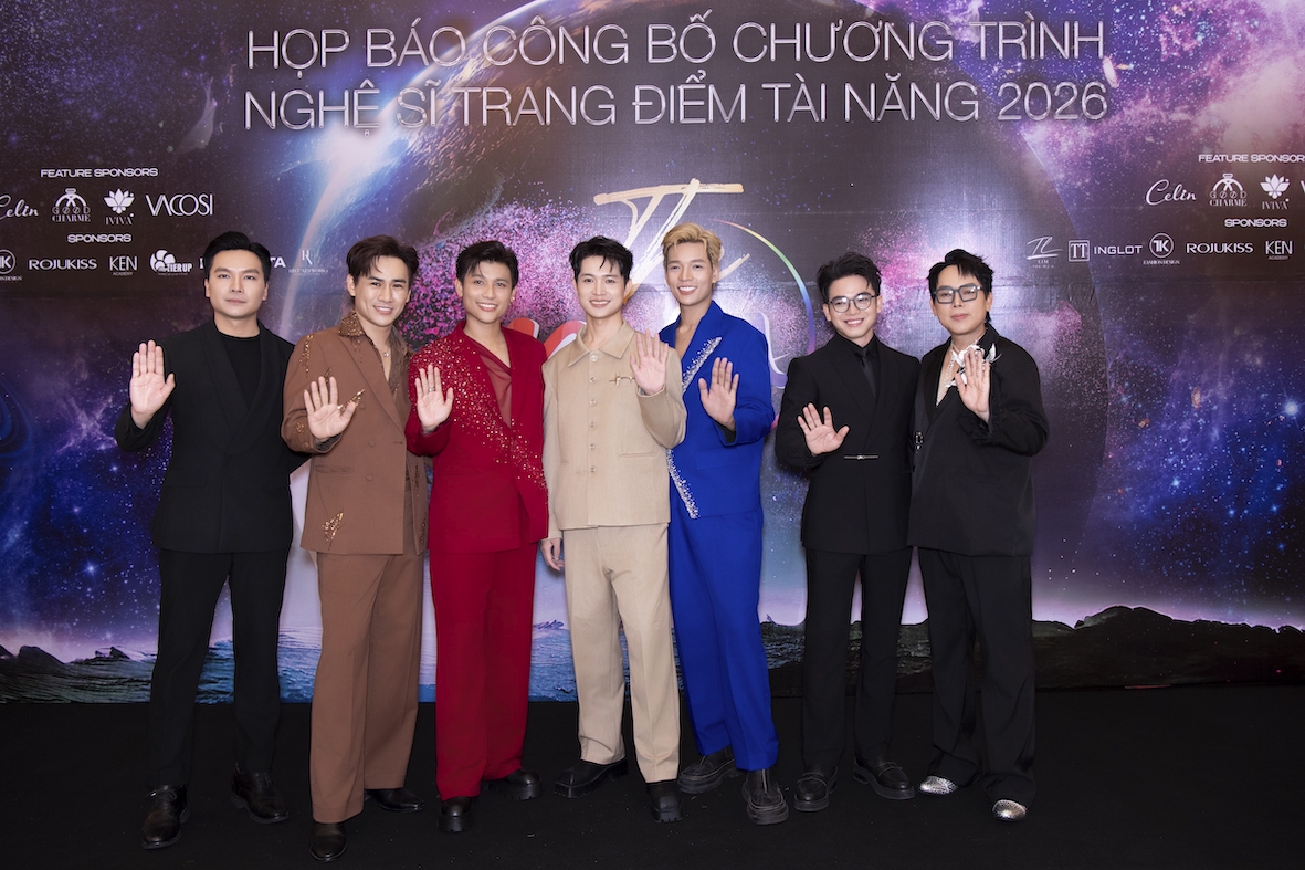 BTC cùng các nghệ sĩ trang điểm đến tham dự chương trình khởi động 