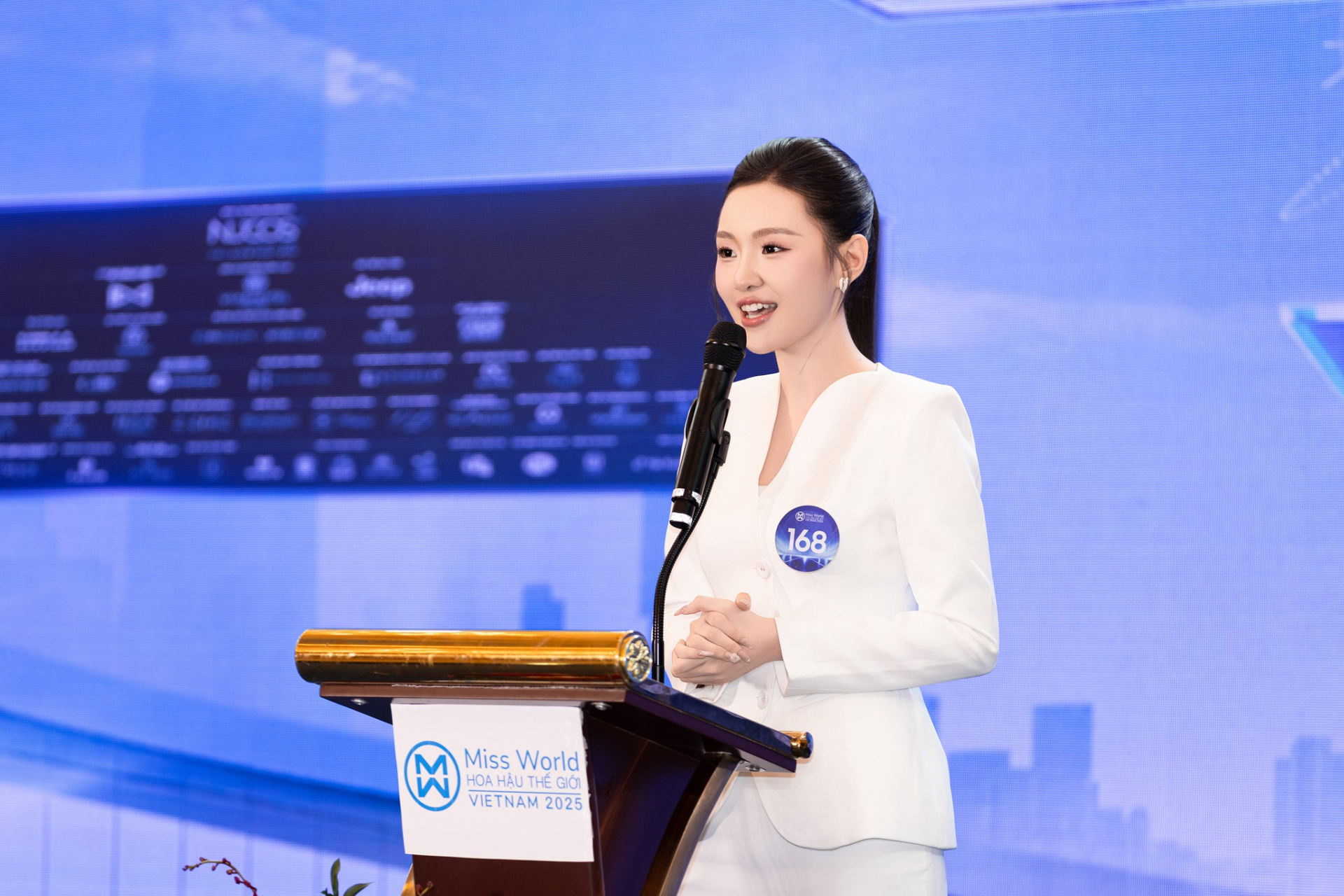 Người đẹp Khánh Như là thí sinh đầu tiên đặc cách vào top 20