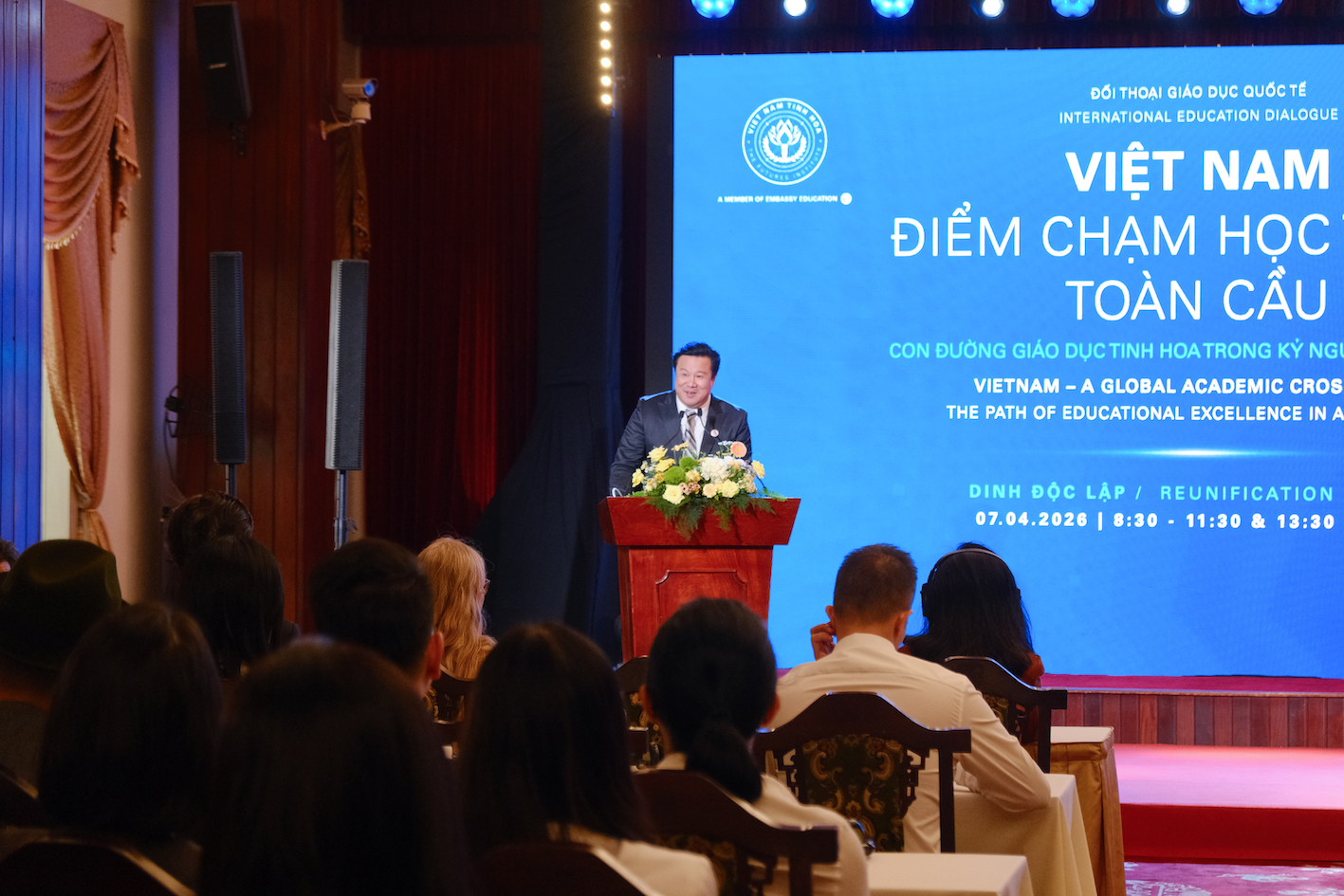 Nghệ sĩ Thanh Bùi phát biểu khai mạc hội thảo