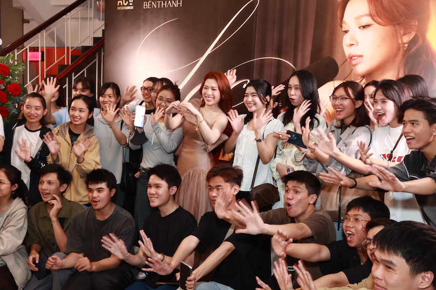 Rất đông khán giả đã đến ủng hộ Nguyễn Kiều Oanh