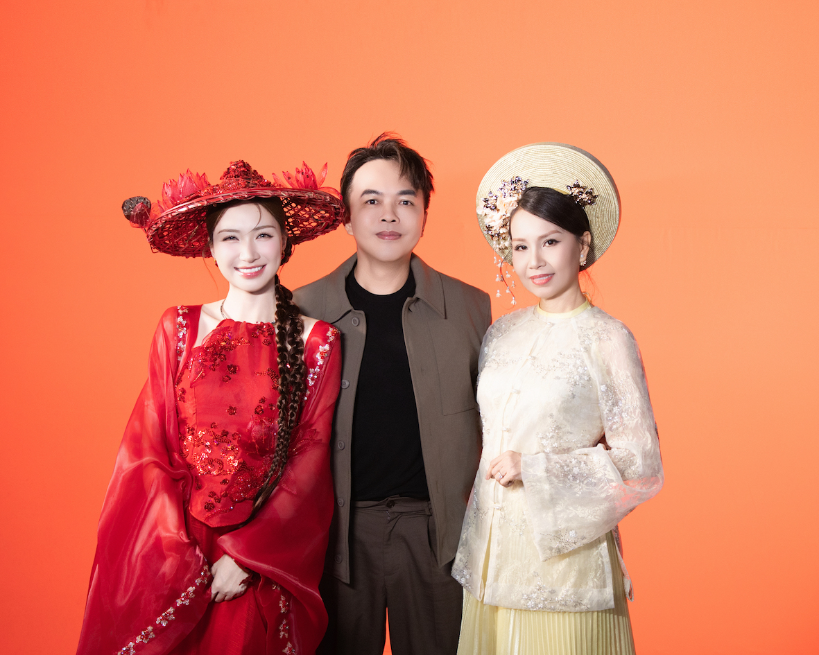 Đạo diễn Trần Thành Trung cùng nữ ca sĩ chính của dự án 