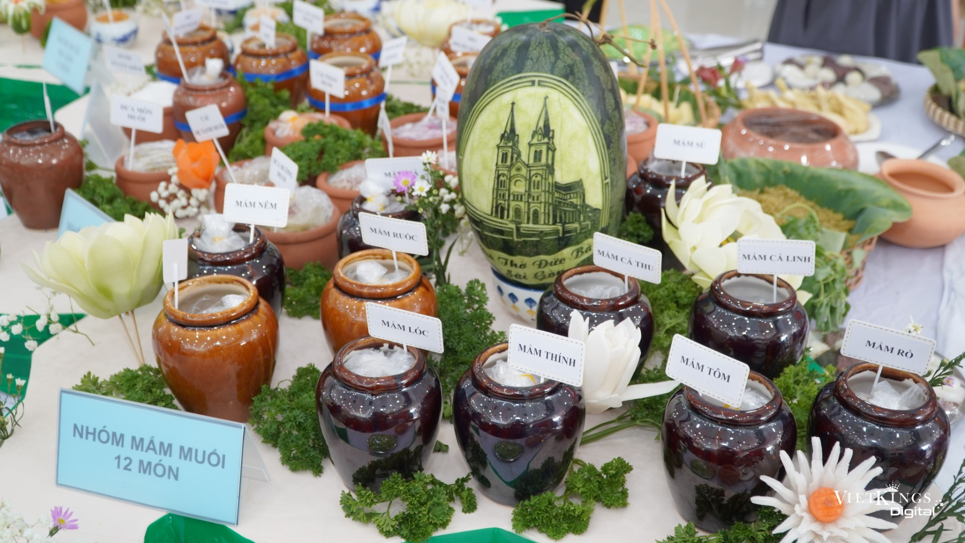 Các món muối được sắp xếp theo từng nhóm khác nhau