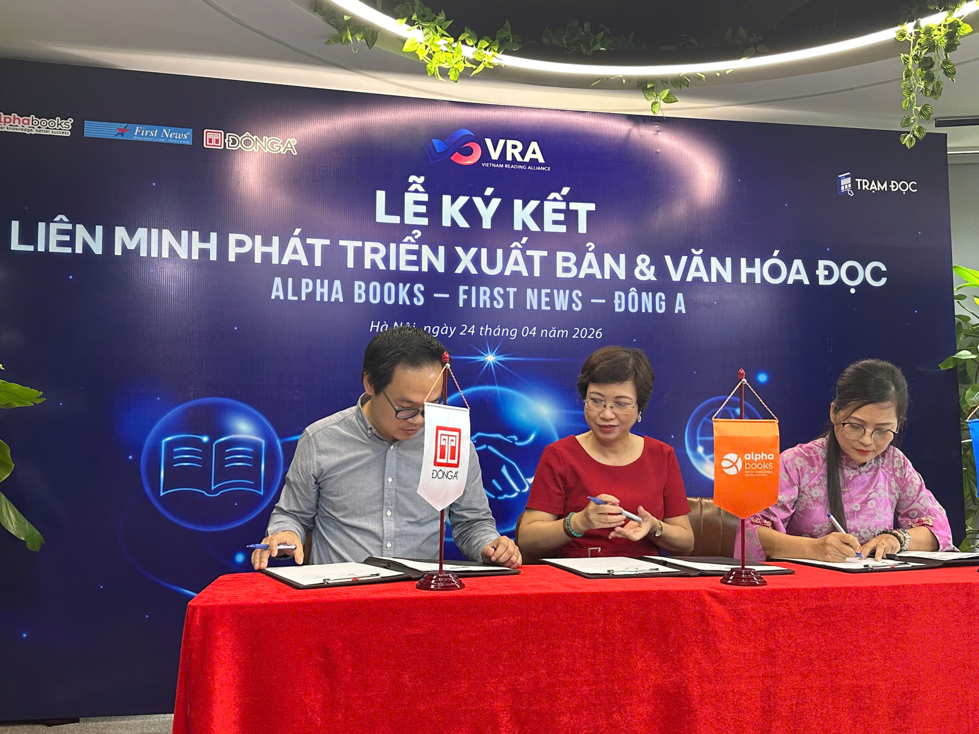 Ba đơn vị xuất bản hàng đầu ký kết hợp tác