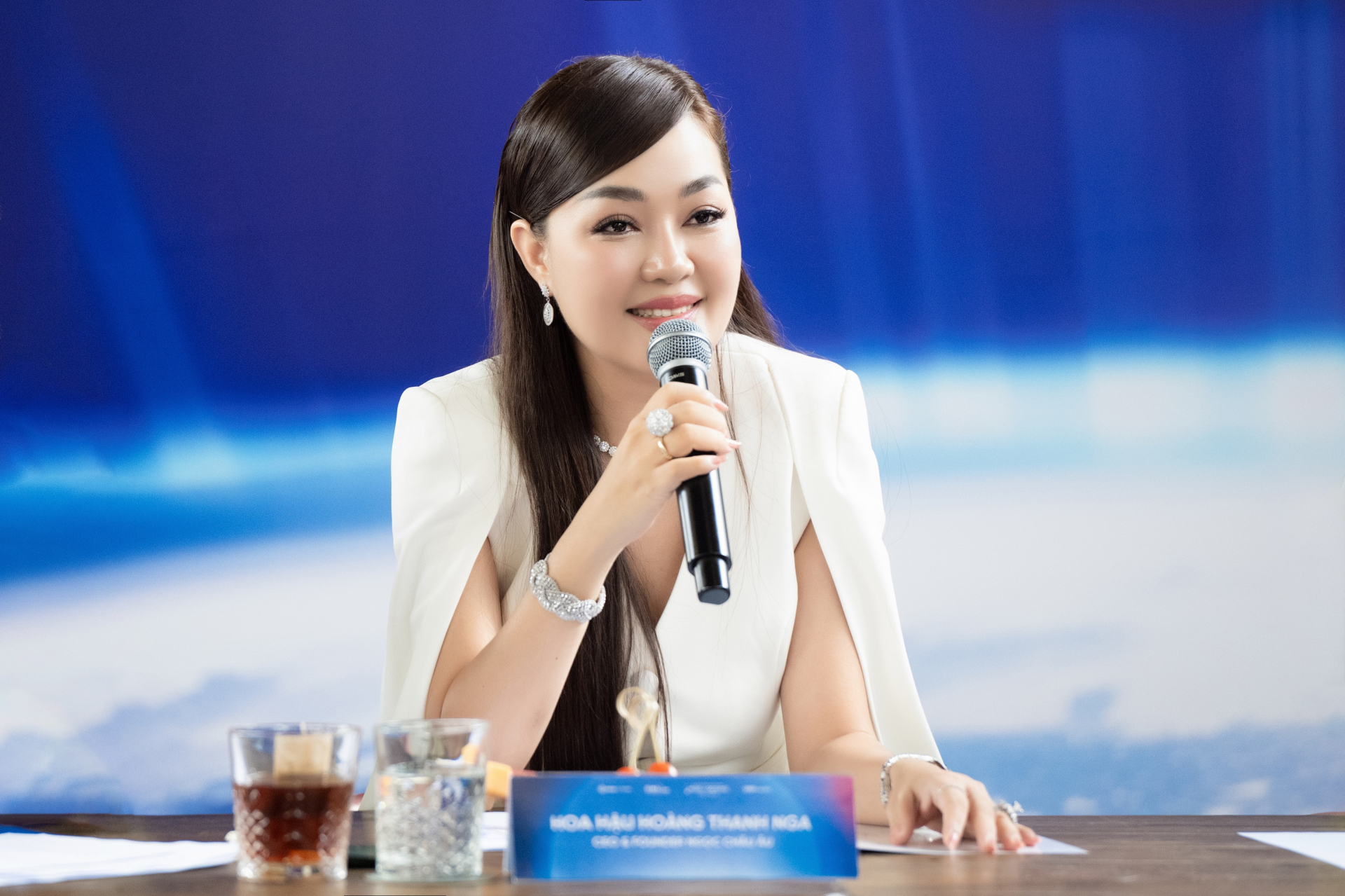 Hoàng Thanh Nga làm thành viên giám khảo các cuộc thi sắc đẹp trong nước và quốc tế