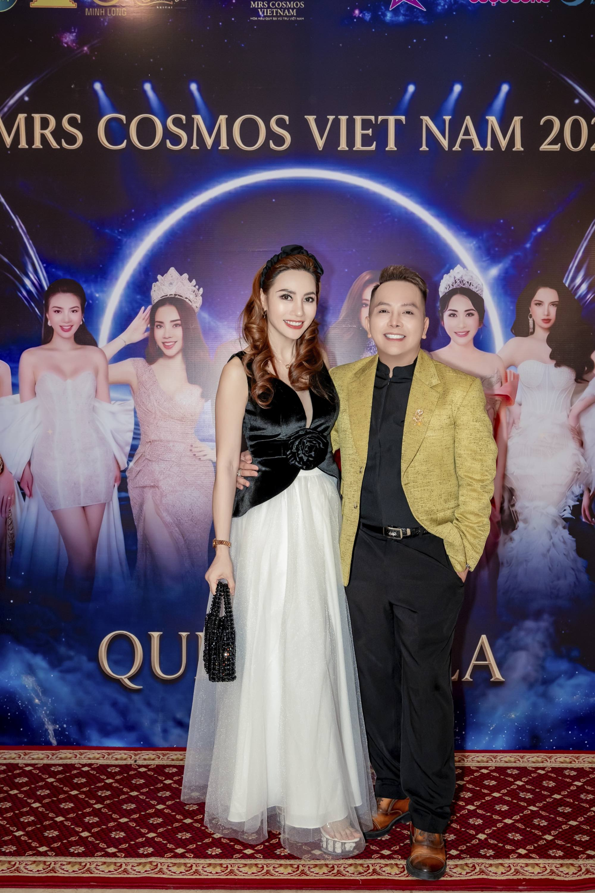 CEO Trường Nguyên đón chào các người đẹp tham gia lễ ra mắt