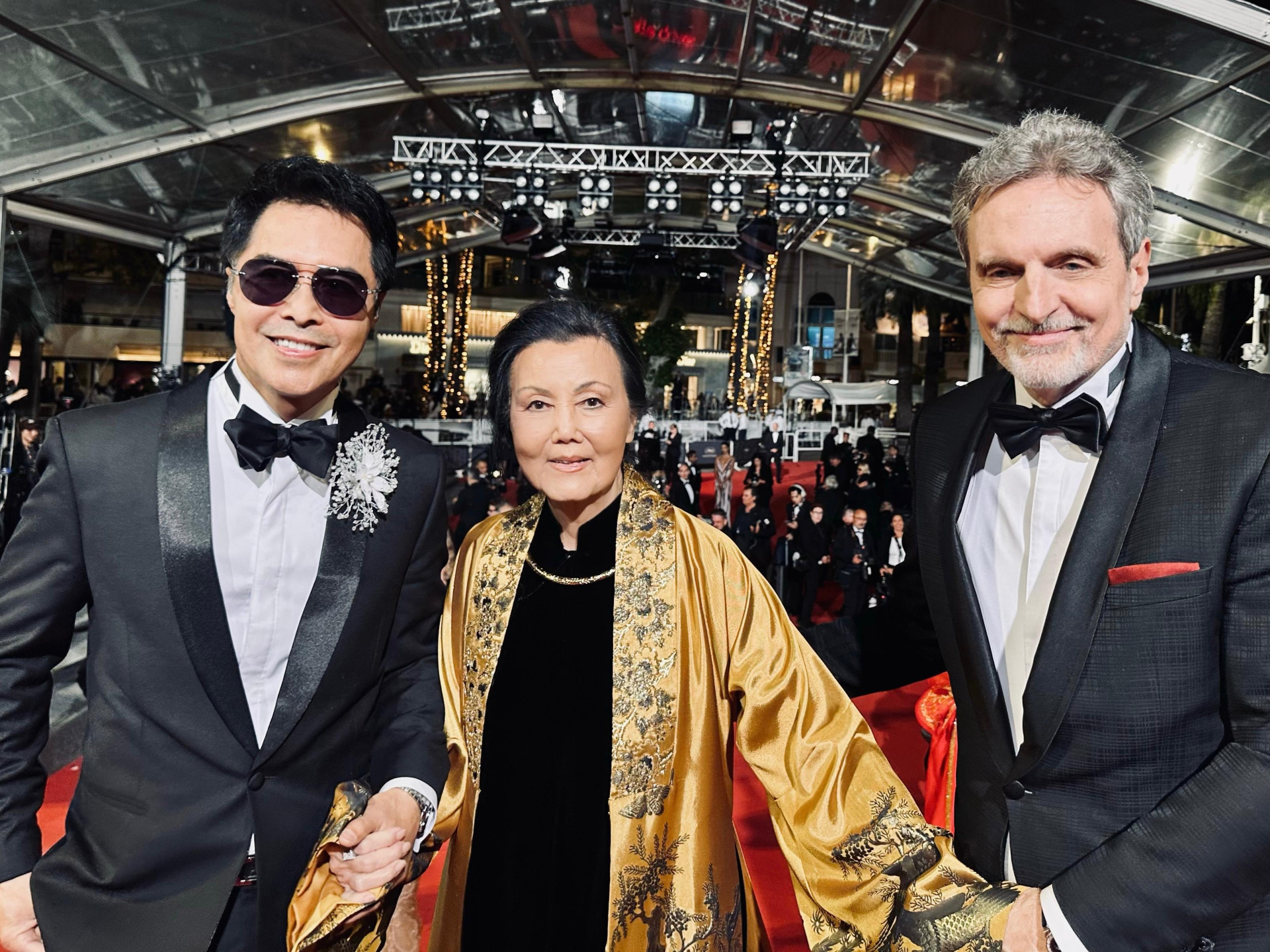 Kiều Chinh đồng hành cùng bộ đôi nhà sản xuất Daniel K. Winn và Randall J. Slavin,