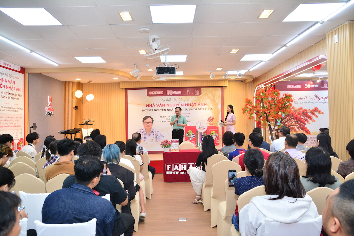 Nhà văn Nguyễn Nhật Ánh chia sẻ cùng bạn đọc