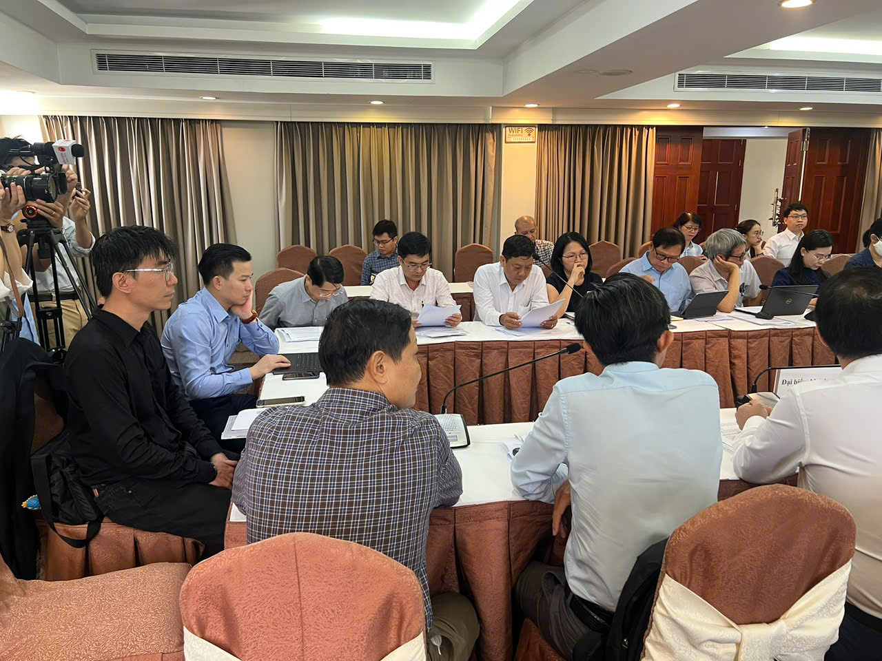 Đại diện các đơn vị xuất bản, các nhà xuất bản tham gia buổi toạ đàm