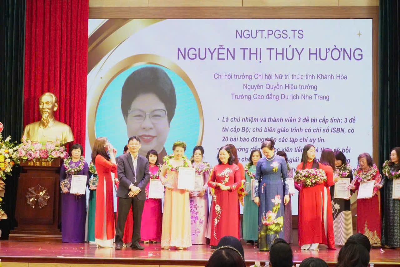 NGƯT, PGS.TS Nguyễn Thị Thúy Hường được tôn vinh Nữ trí thức Việt Nam tiêu biểu giai đoạn 2011-2026 tại Hà Nội